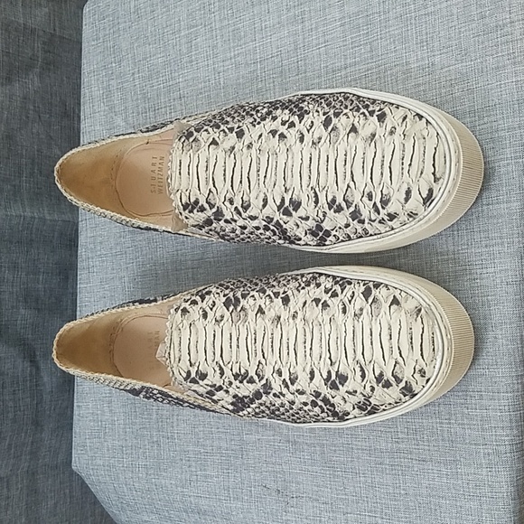 Stuart Weitzman Nuggets snake print slip-on sneaker women's 8.5 - Picture 2 of 12